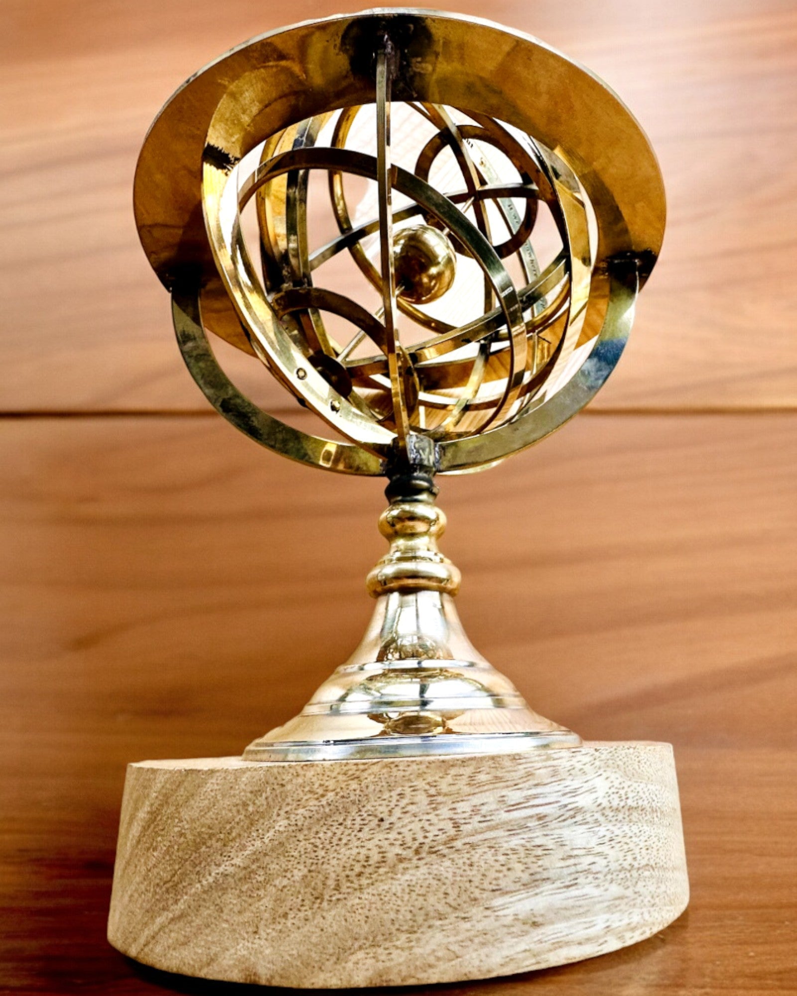 Astrolabium Artis - Kézzel Készített Gravírozási Lehetőséggel, irodai dekoráció, prémium