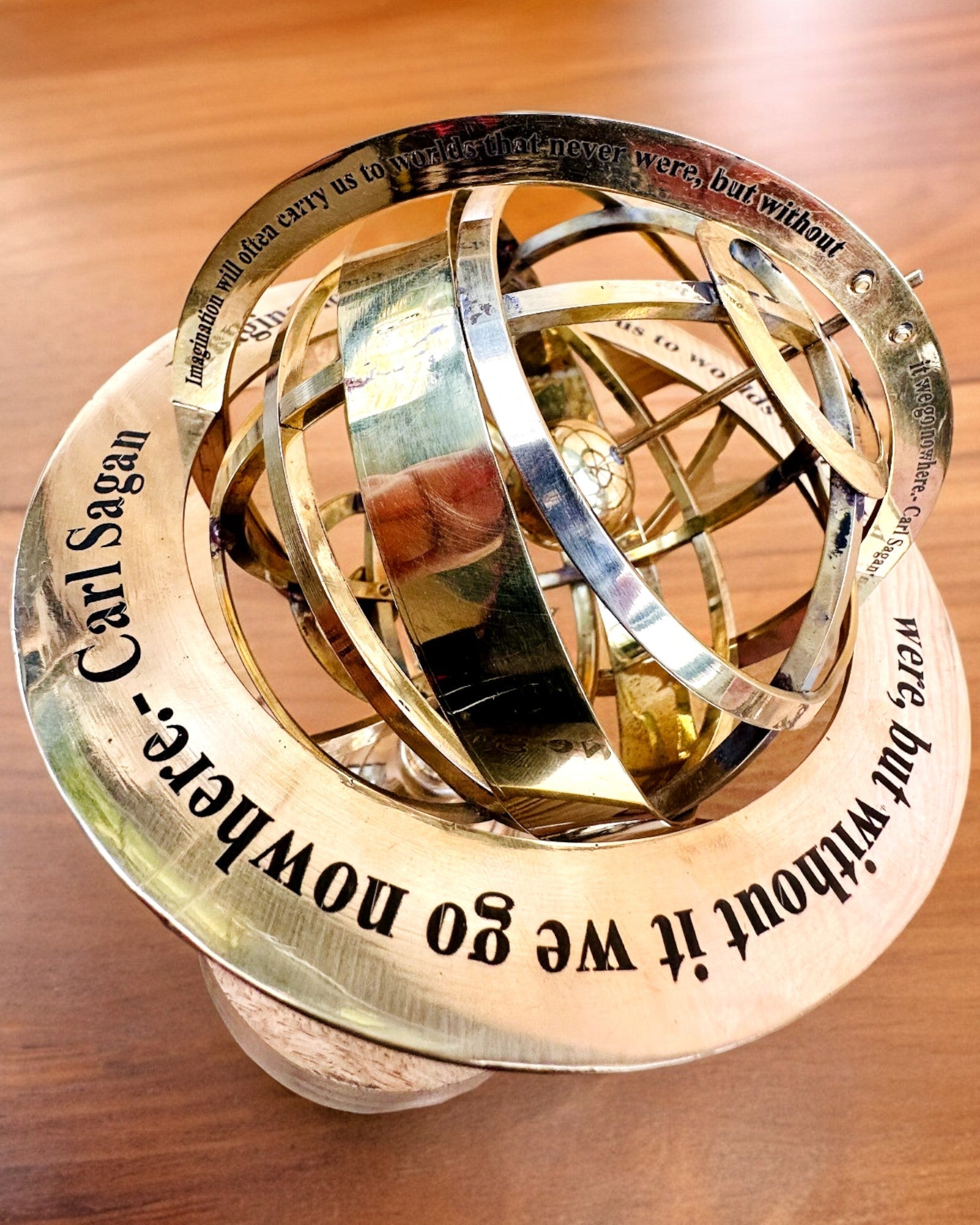 Astrolabium Artis - Kézzel Készített Gravírozási Lehetőséggel, irodai dekoráció, prémium