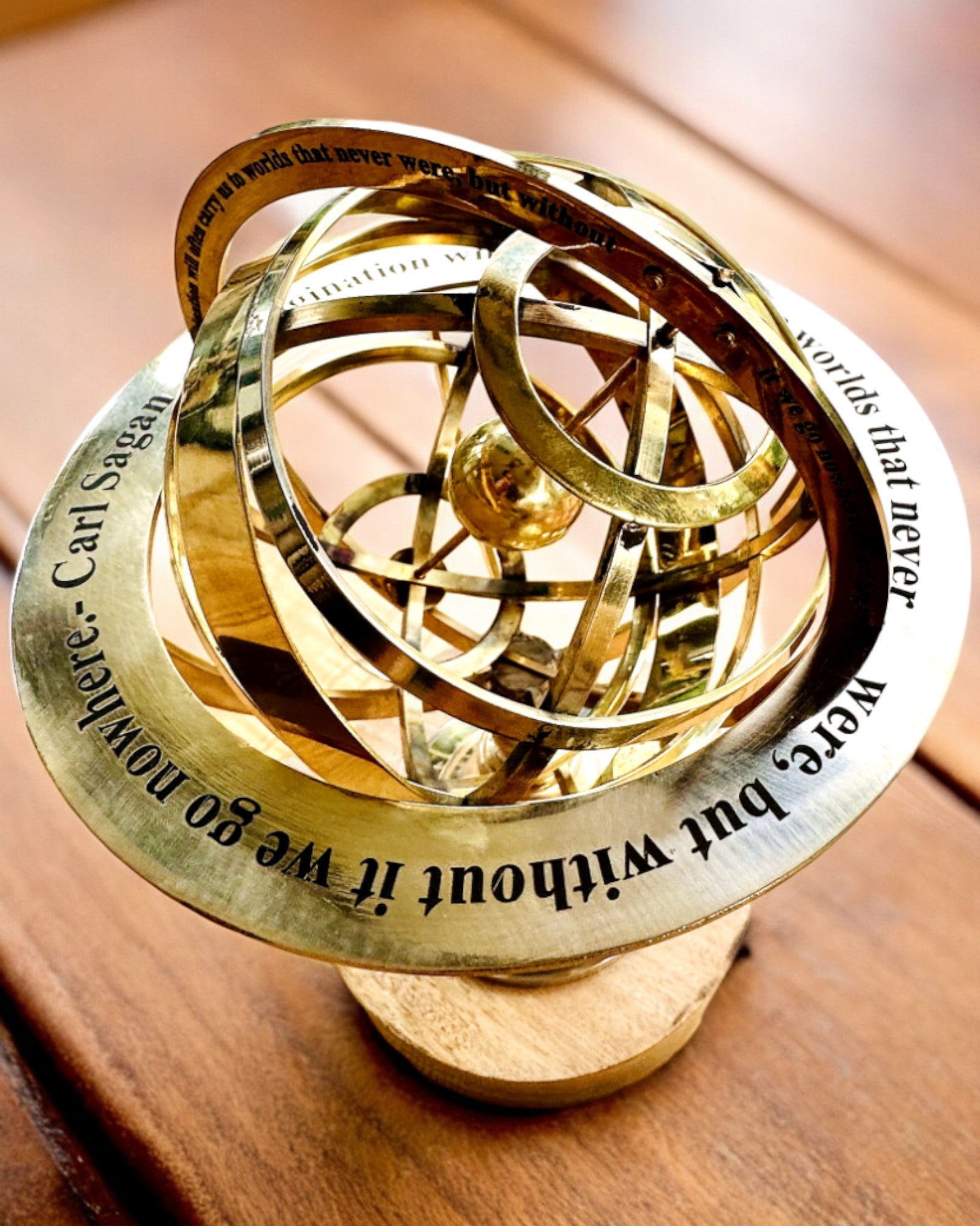 Astrolabium Artis - Kézzel Készített Gravírozási Lehetőséggel, irodai dekoráció, prémium