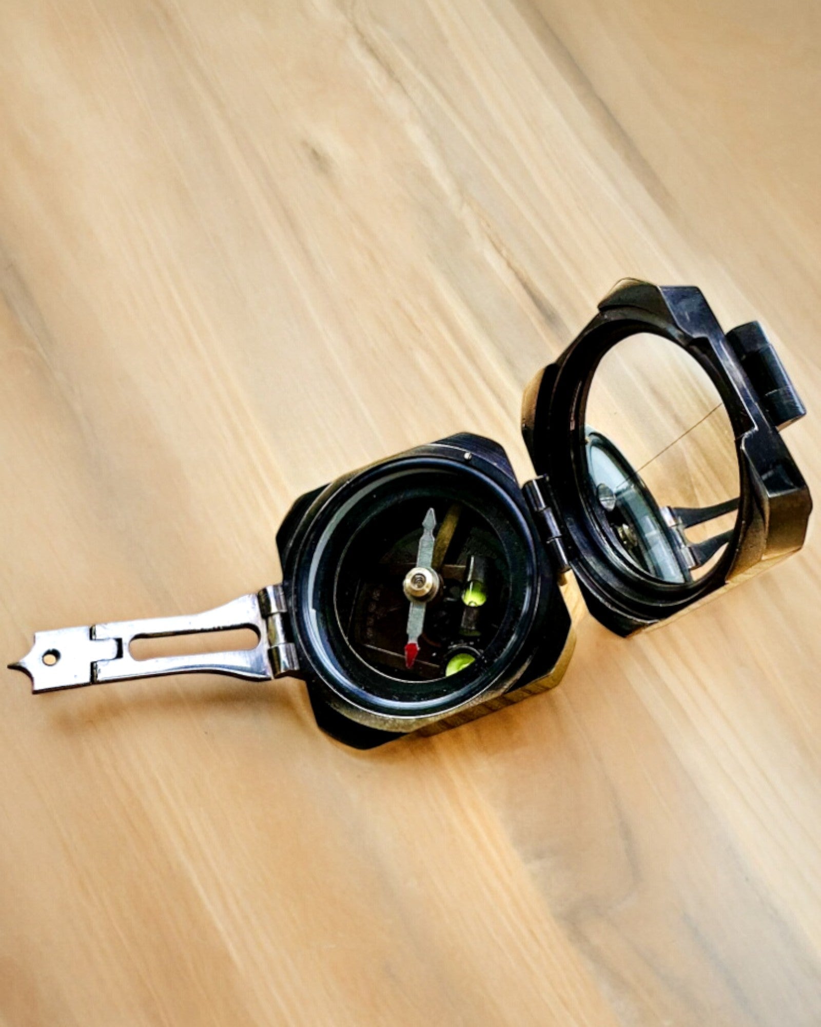 "Navigator" kapitányi, masszív, prémium iránytű - személyre szabható gravírozással