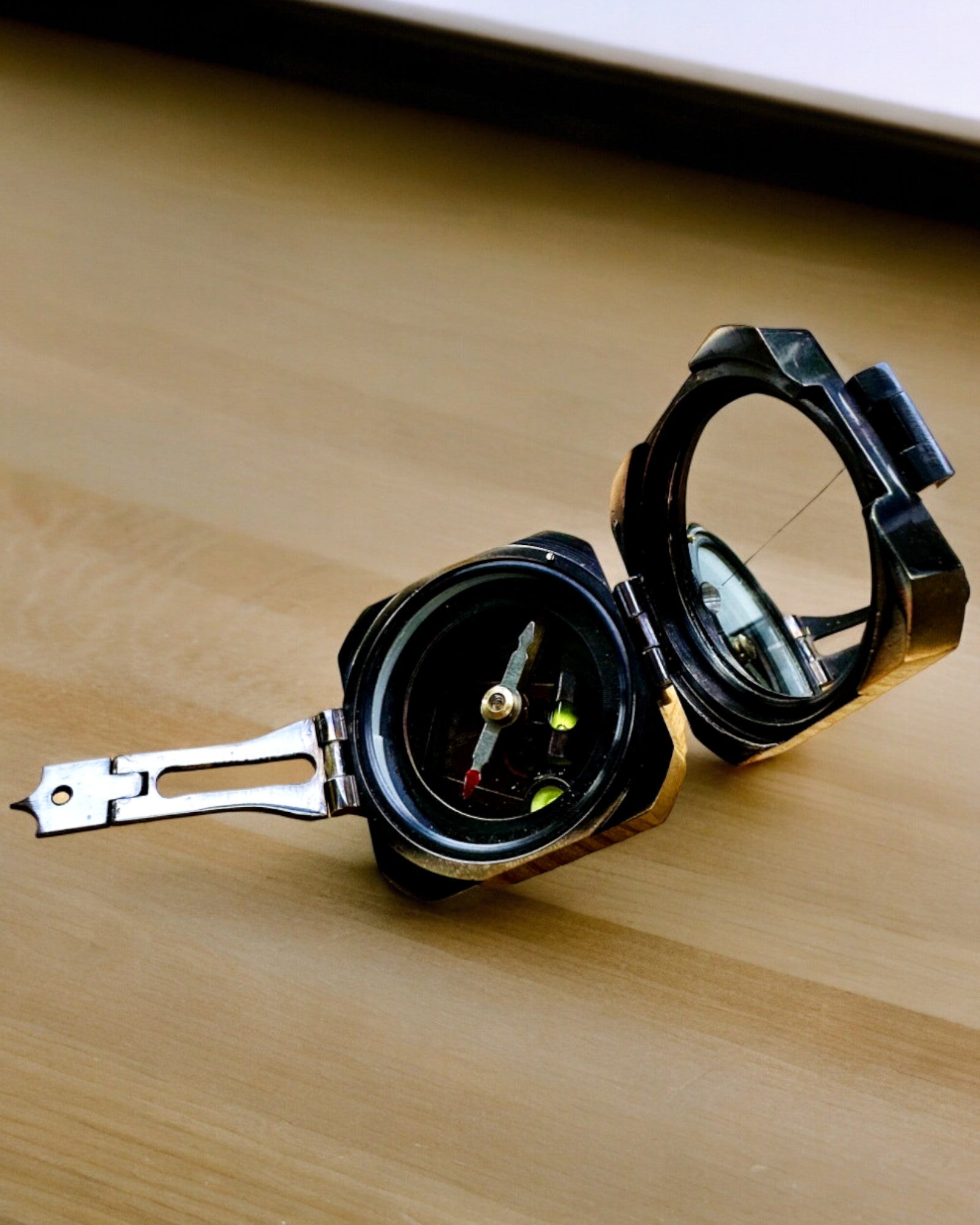 "Navigator" kapitányi, masszív, prémium iránytű - személyre szabható gravírozással