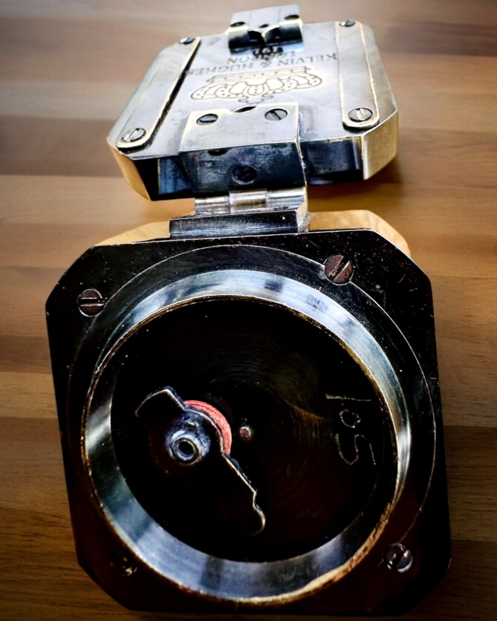 "Navigator" kapitányi, masszív, prémium iránytű - személyre szabható gravírozással