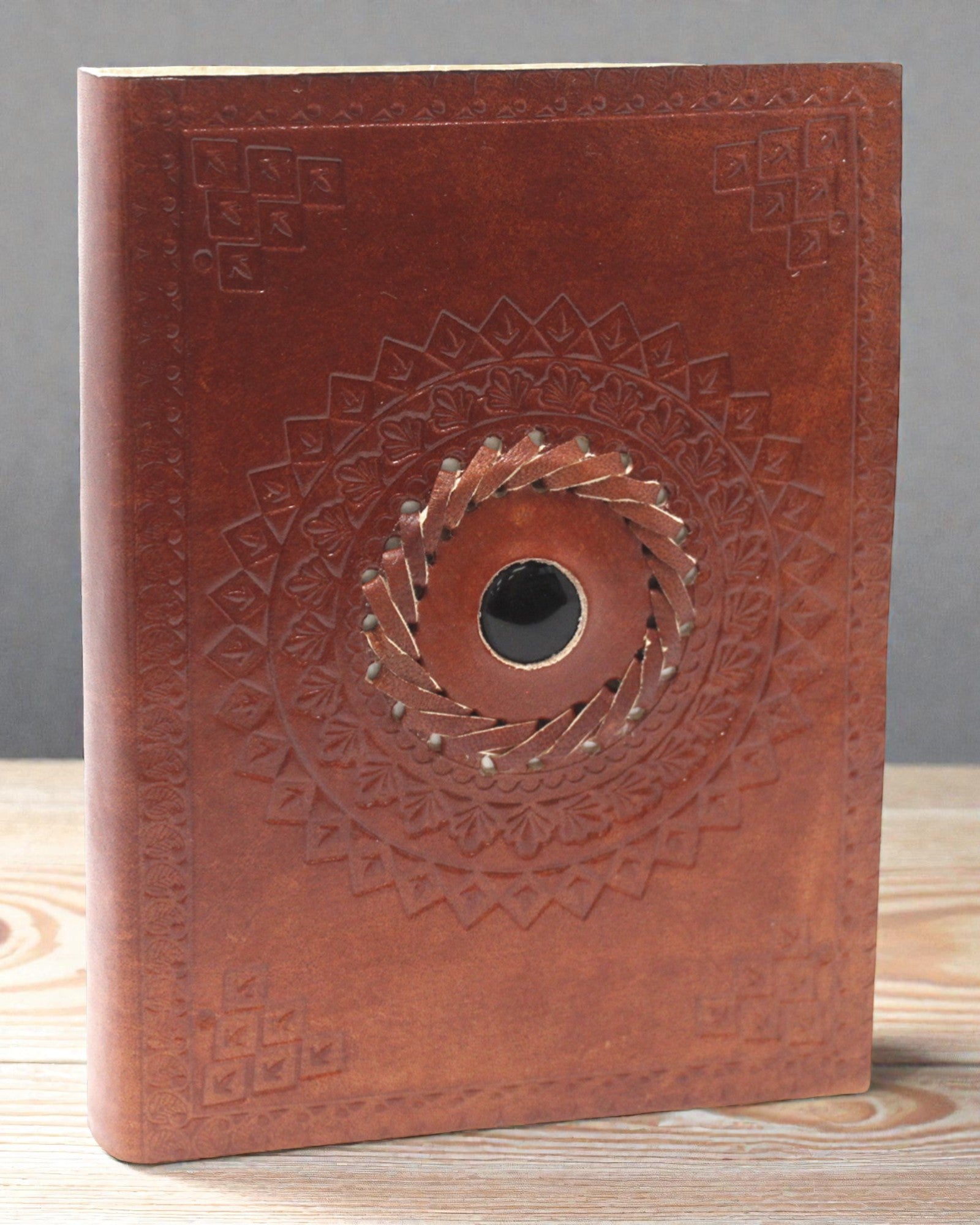 Umbra Mandala – Skórzany Notatnik z Czarnym Onyksem