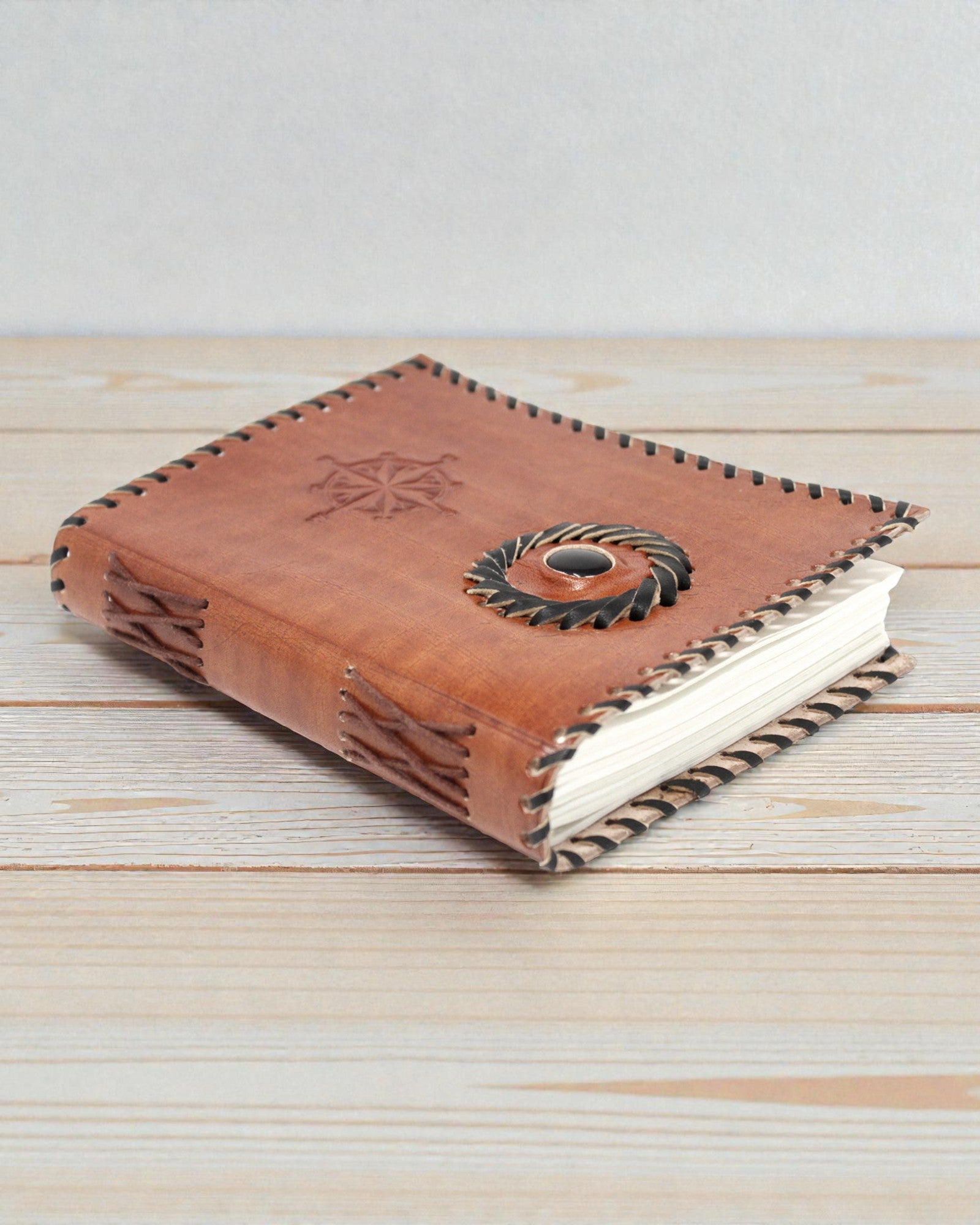 Navigator Onyx – Skórzany Notatnik z Czarnym Onyksowym Akcentem i Kompasem