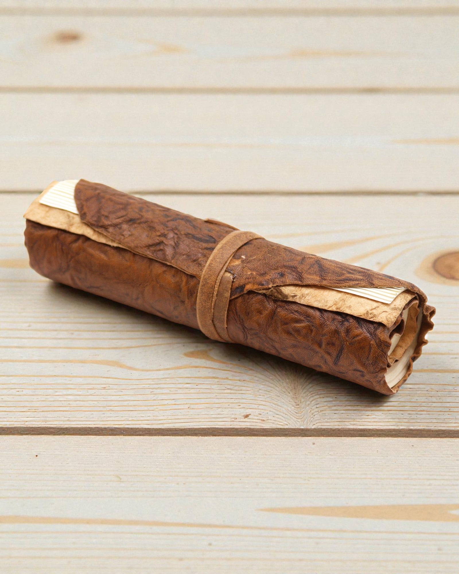 Felcsavarható bőr útinapló – természetes (21 x 15 cm)