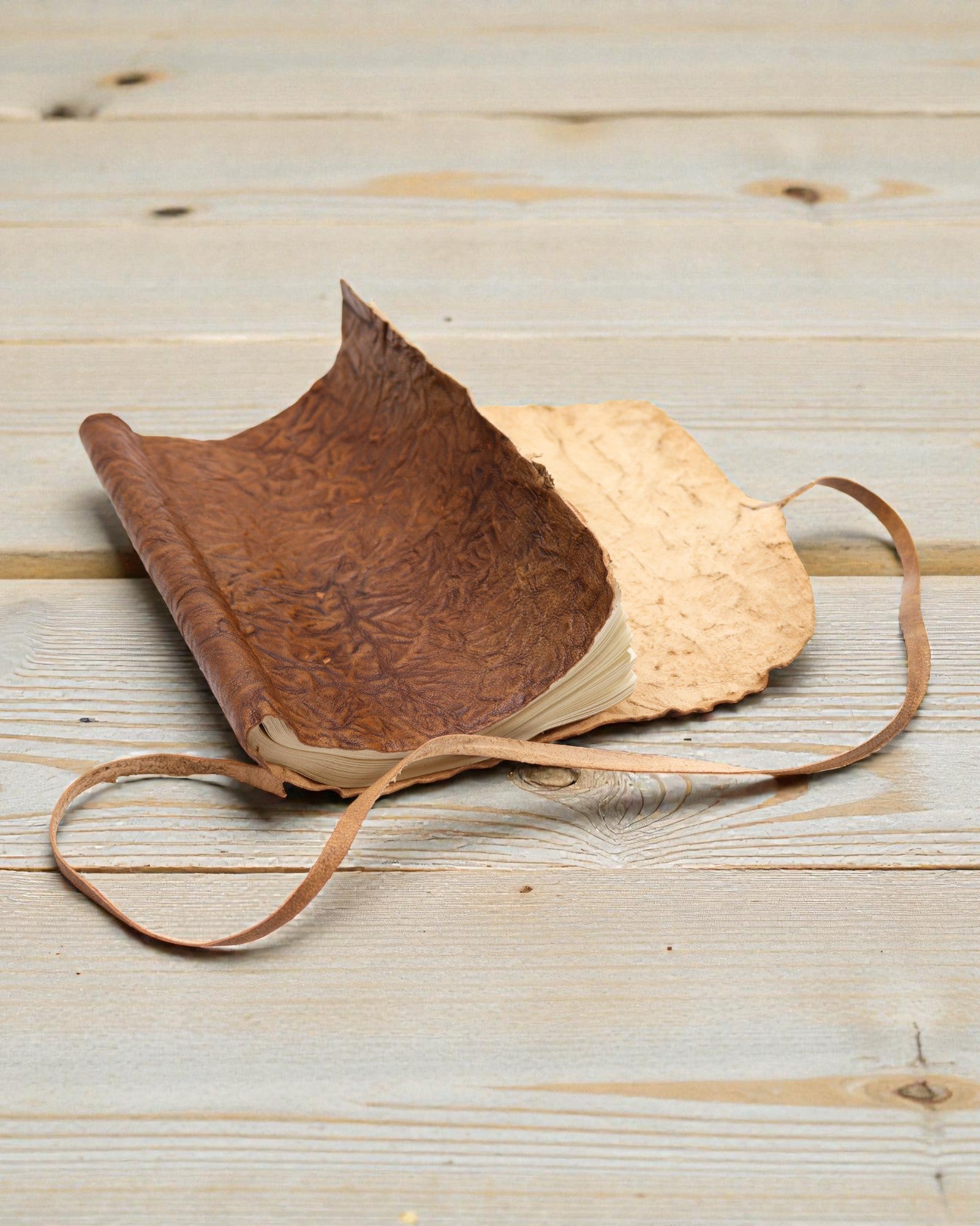 Felcsavarható bőr útinapló – természetes (21 x 15 cm)