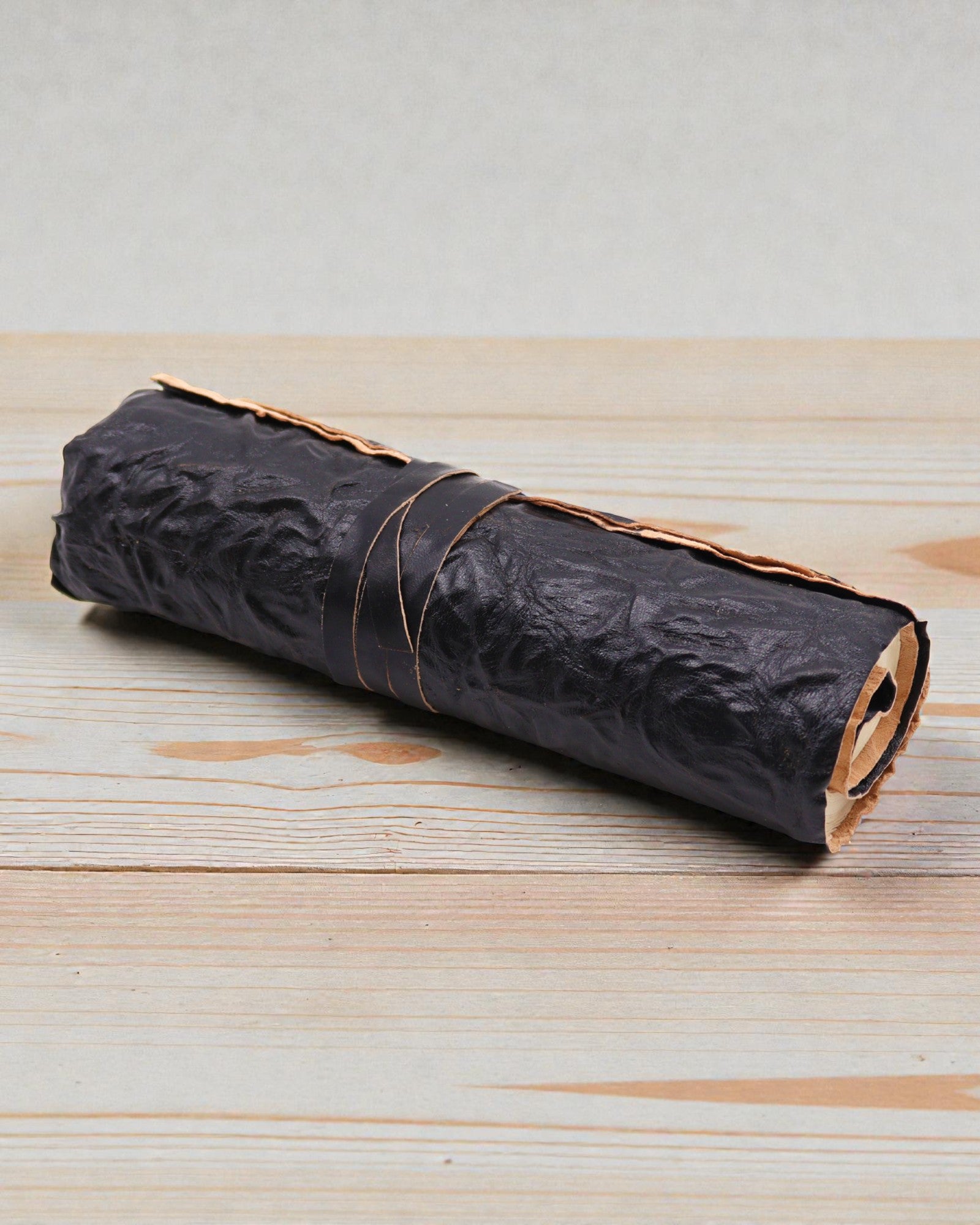 Zwijany Skórzany Notatnik Podróżnika Nomad Black – 21 × 15 cm