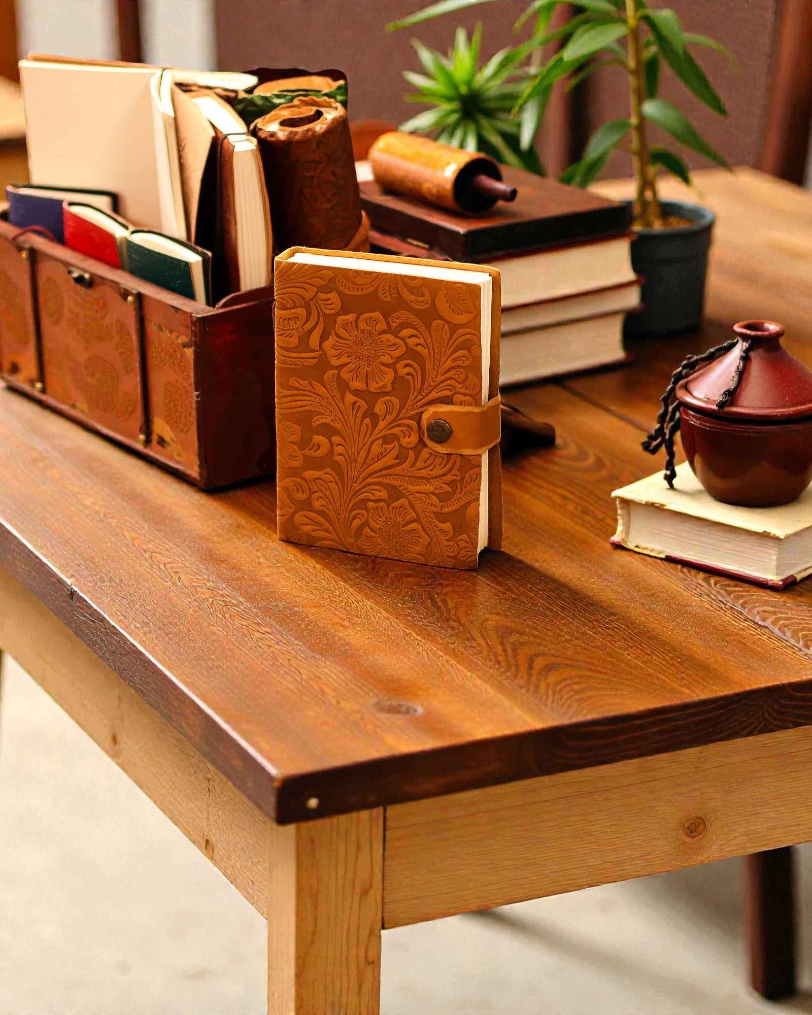 Skórzany Notatnik z Wytłoczonymi Kwiatami – brązowy (17,8 x 12,7 cm)