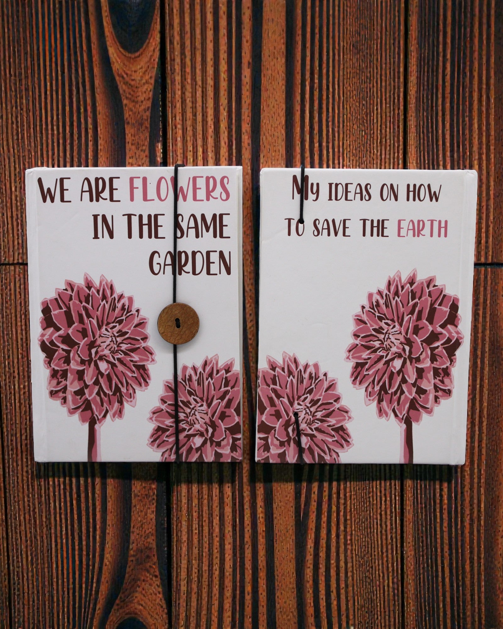 Virágok együtt – kis jegyzetfüzet pánttal és kókuszgombbal 18 × 12,5 cm, 200 oldal