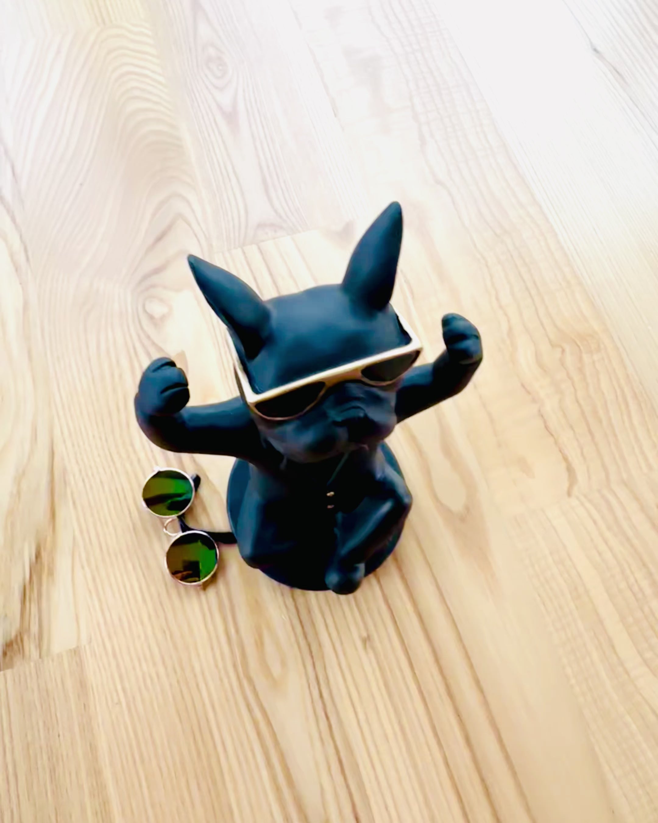 Figurka Bulldog Elegance - Exkluzív pohártartó, gravírozási lehetőséggel