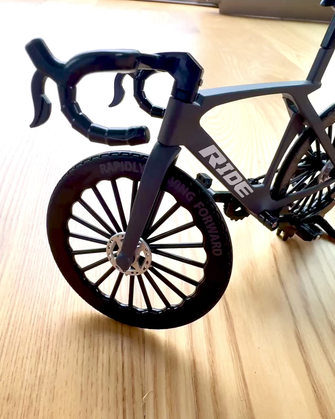 Mini Rower „Speedster” – model kolekcjonerski z opcją grawerowania, 2 warianty do wyboru