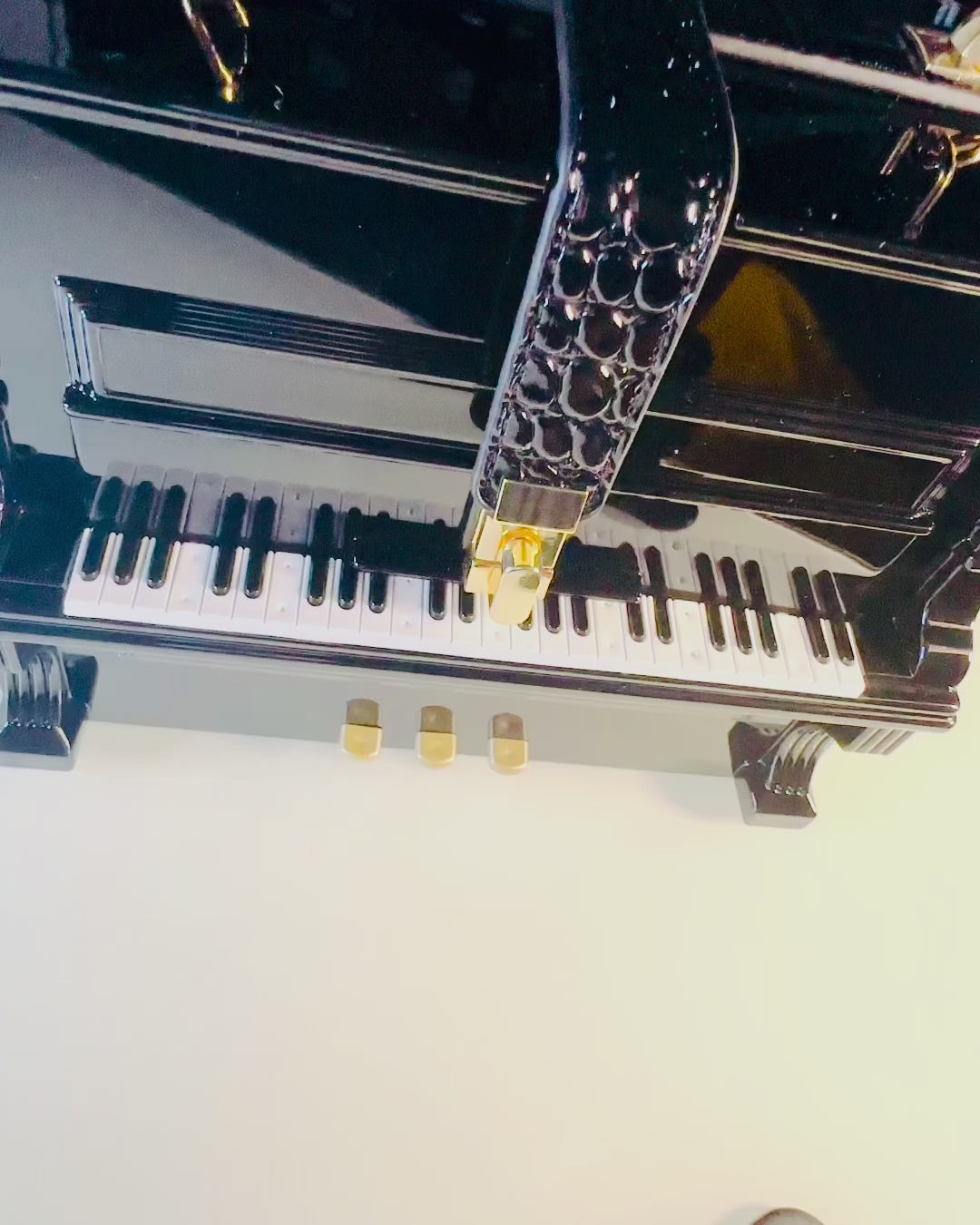 Női Táska „Elegáns Zongora” Fekete és Fehér Színekben