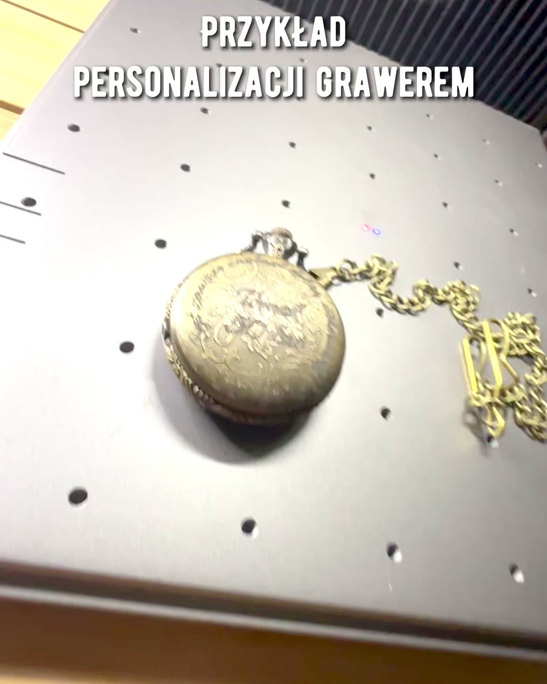 Klasyczny Kwarcowy Zegarek Kieszonkowy z Mapą Świata – Wisiorek z Łańcuszkiem w Stylu Vintage dla Niej i dla Niego, grawer