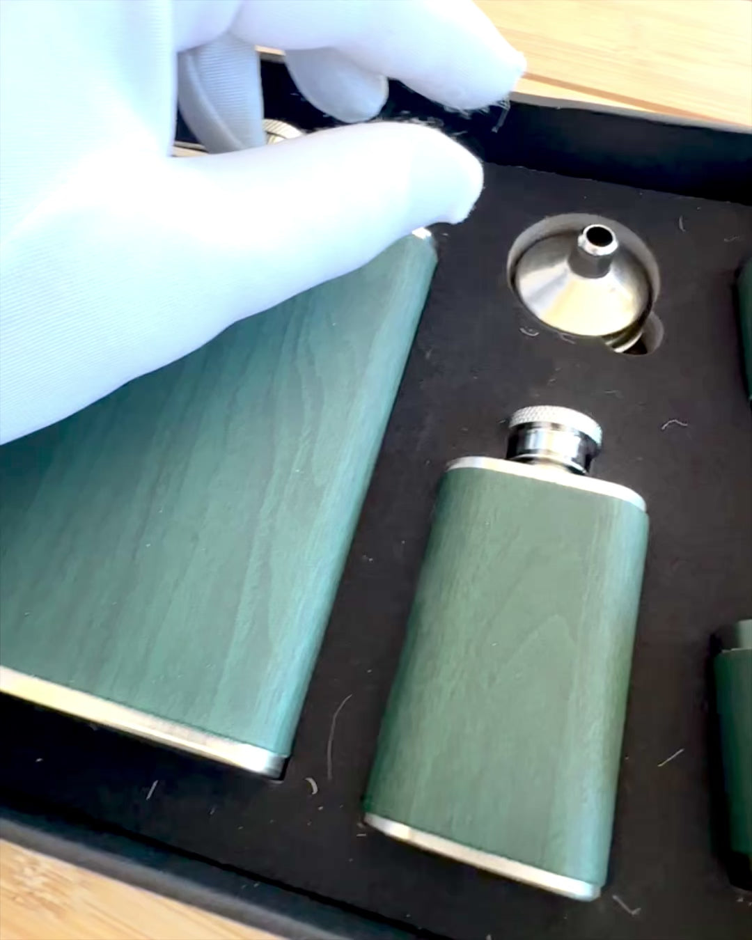 "Forest Spirit" laposüveg készlet poharakkal, személyre szabható gravírozással ajándékba