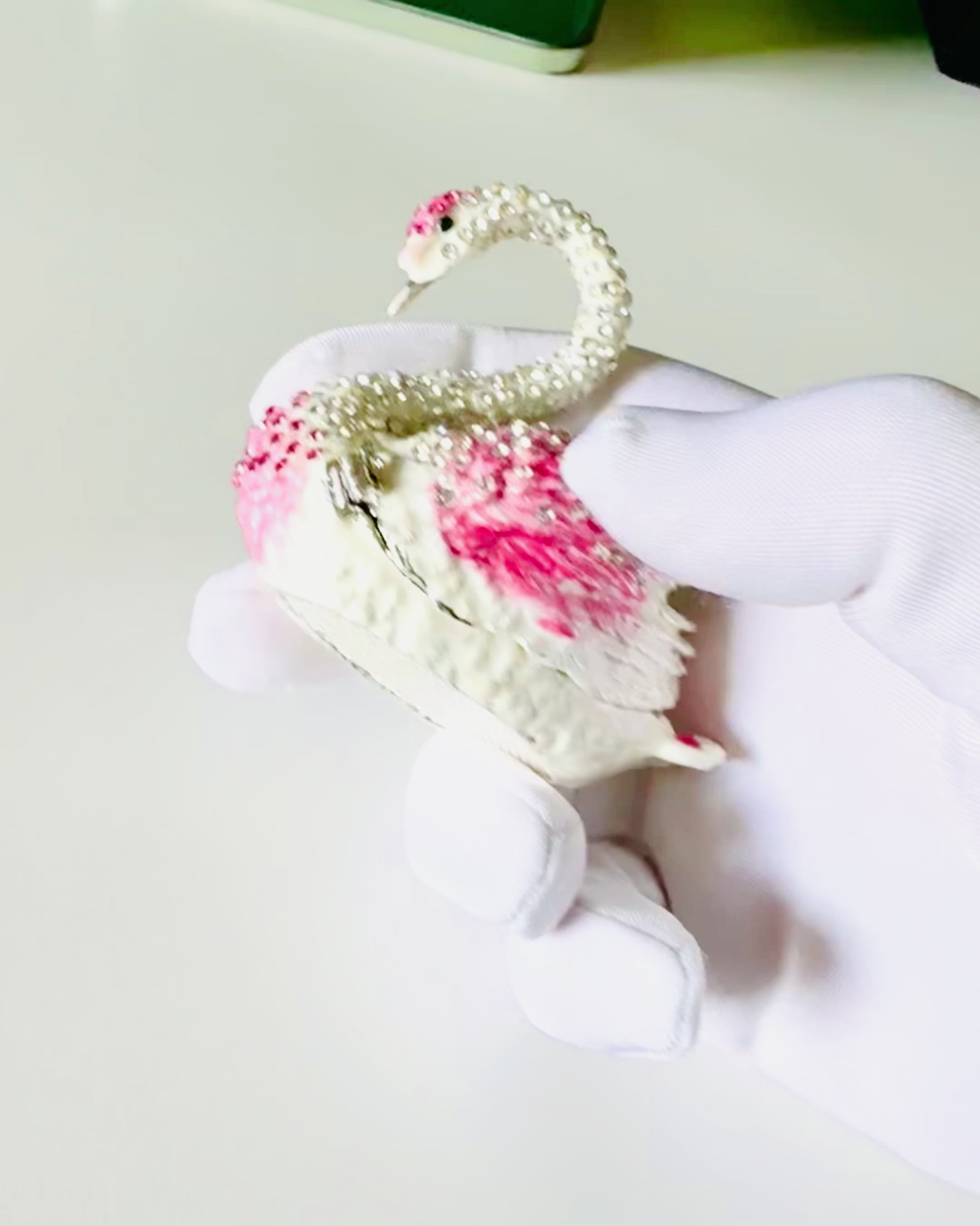 Elegáns "Hattyú Ékszere" Doboz - személyre szabható gravírozással