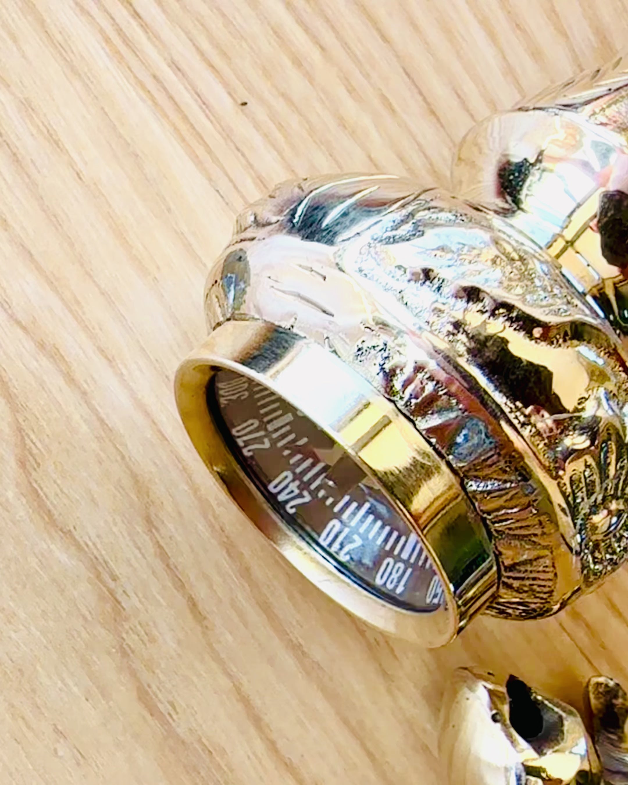 Kompasso Brown - Sétabot - Kézzel Faragott Fa - Exkluzív Kiadás Gravírozási Lehetőséggel