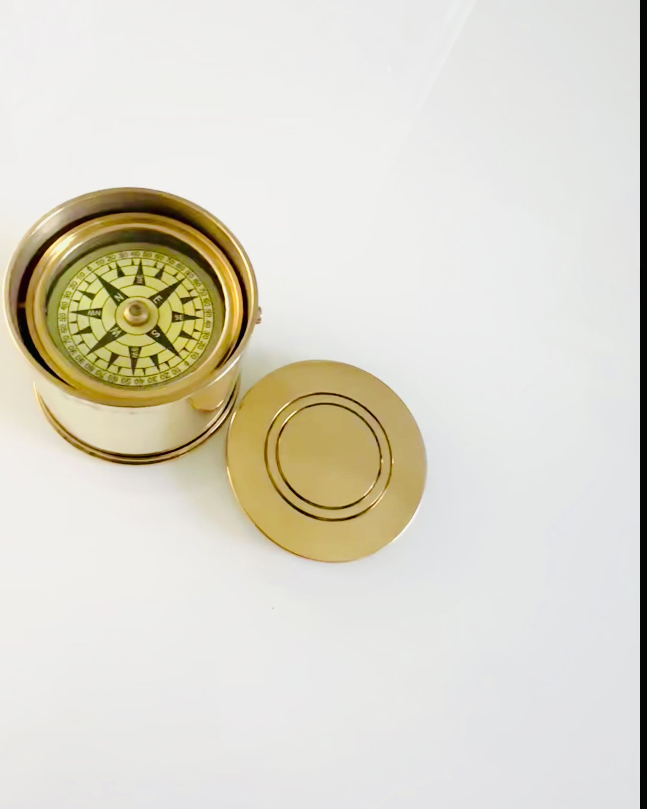 "Béke Napkelte" Utazó Iránytű – személyre szabható gravírozással