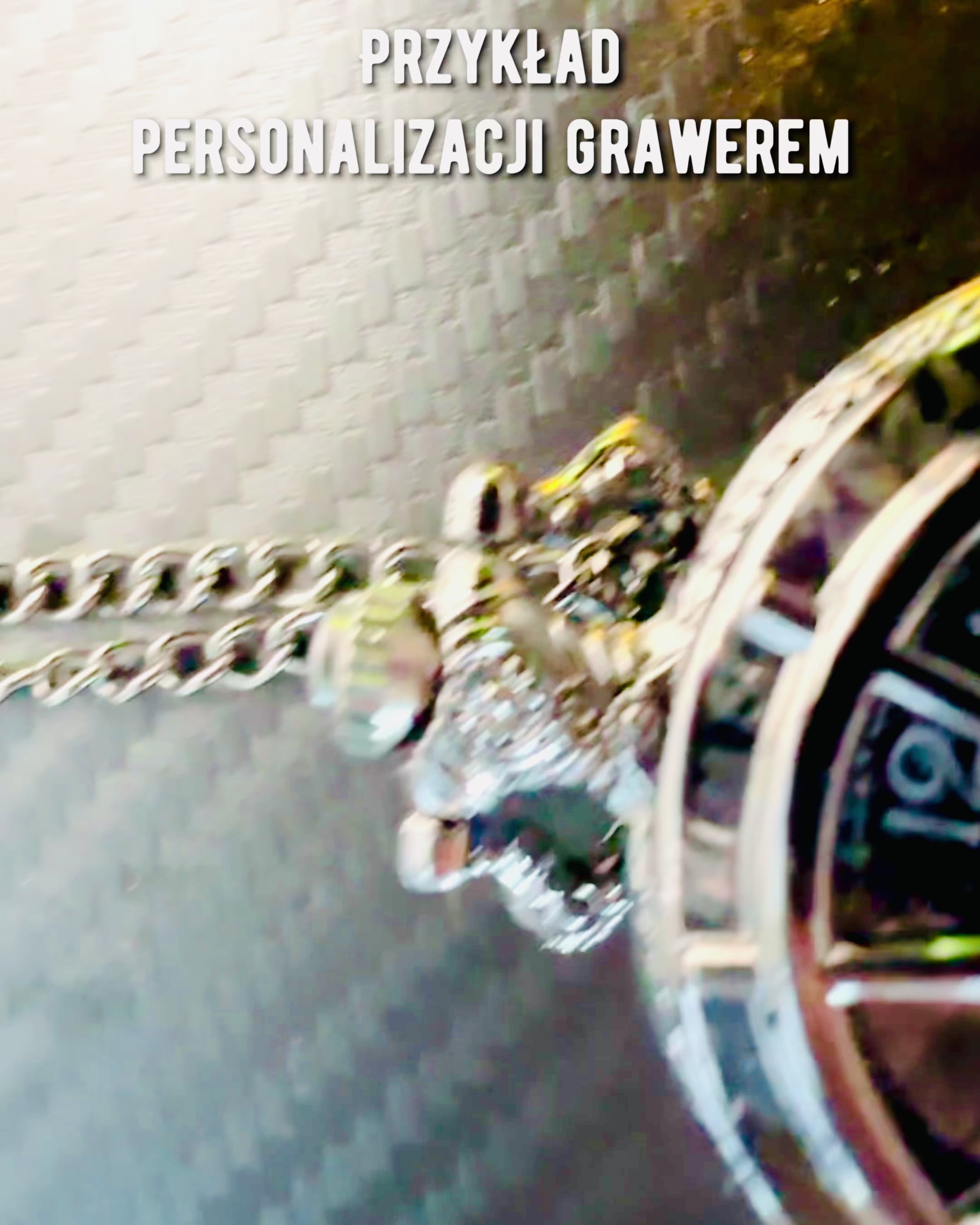 Zsebóra iránytűvel – Elegáns vintage stílusú medál üreges vázzal és fekete számlappal, személyre szabható gravírozással