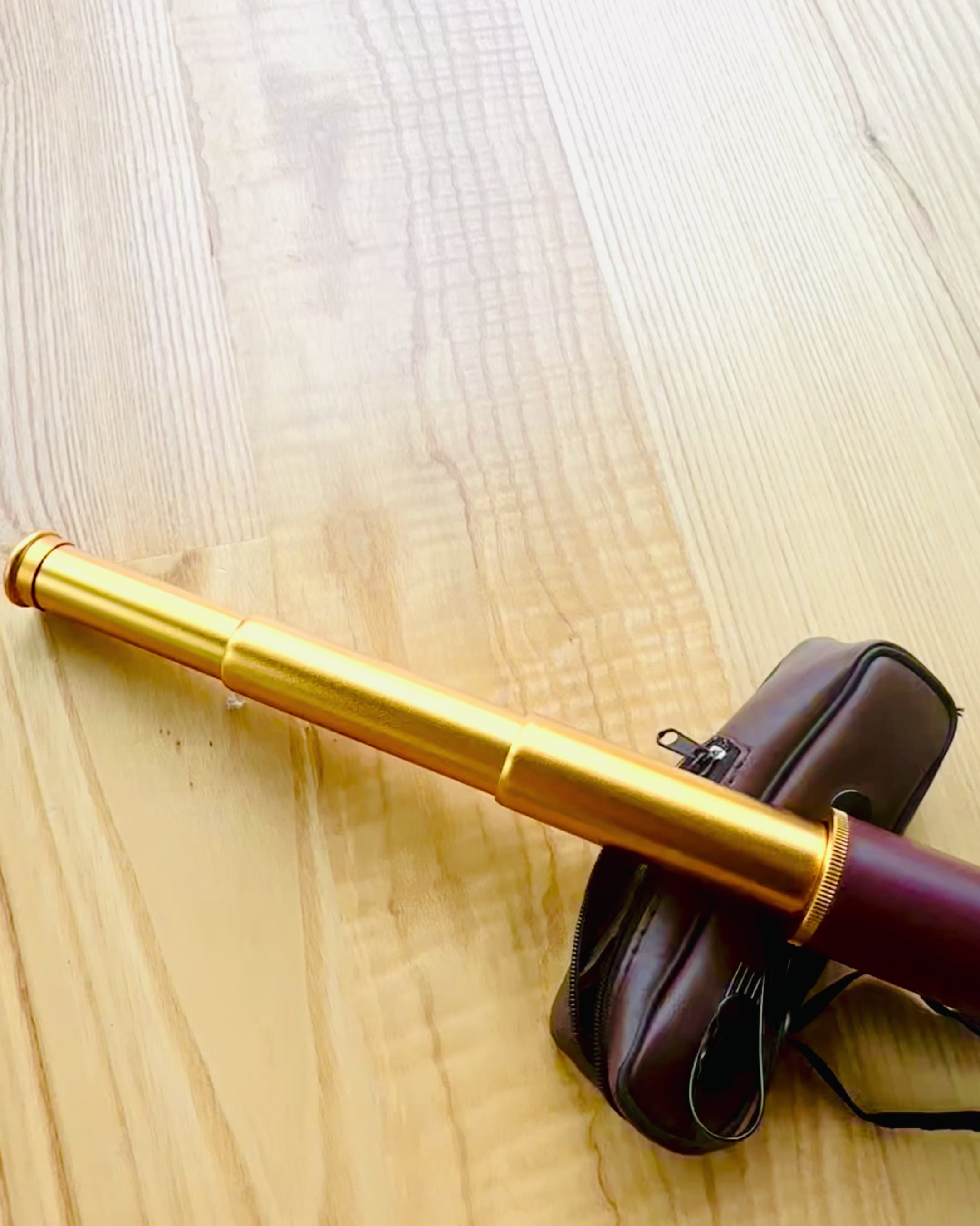 Explorer 25x30 Monokuláris Távcső - Hordozható, Összecsukható Kézi Teleszkóp, személyre szabható gravírozással