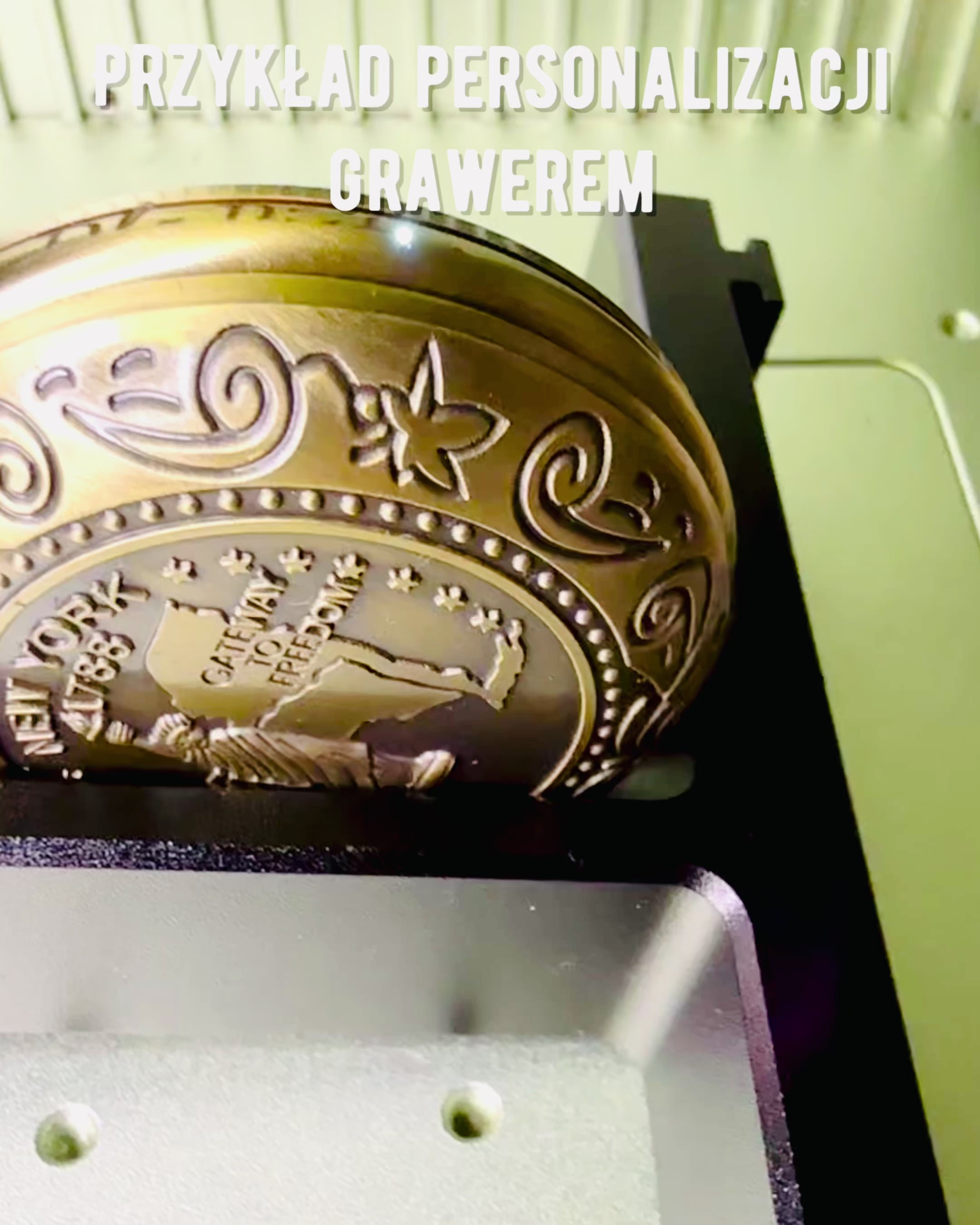 Zsebkompassz Retro New York Motívummal – Multifunkcionális, Elegáns Iránytű a Szabadság-szobor Képével