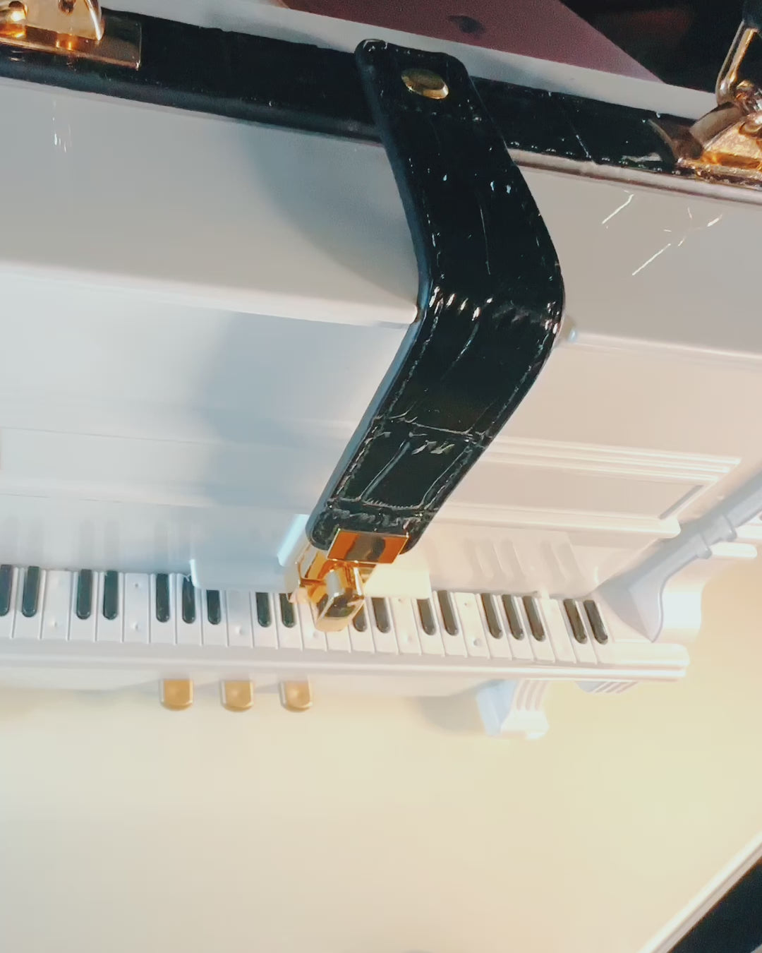 Női Táska „Elegáns Zongora” Fekete és Fehér Színekben