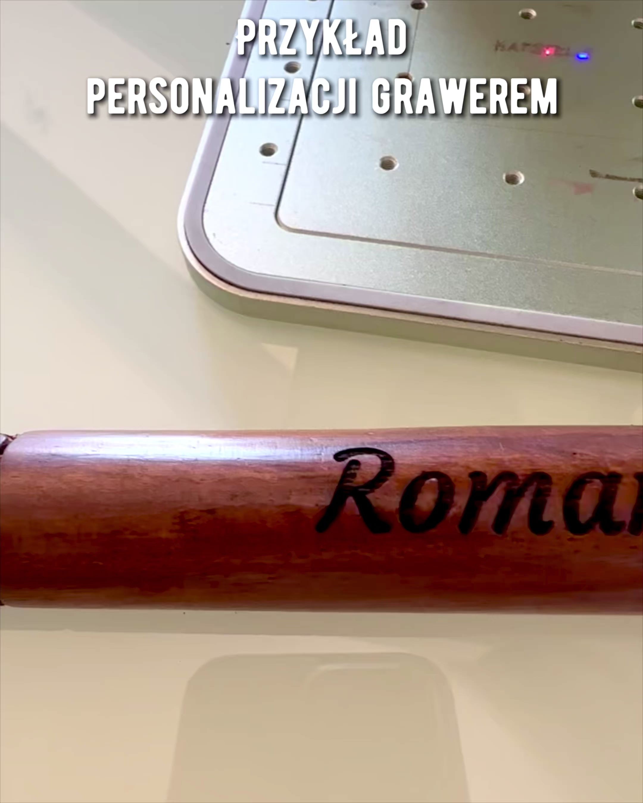 Kézzel faragott utazóbot, sétáláshoz "Királyi Vándor" barna színben mintákkal