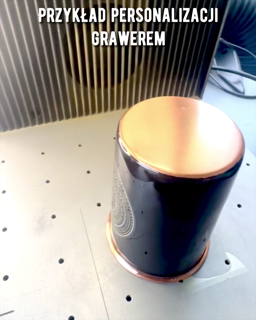 Réz Mandala Készlet – 1L Palack + 2 Pohár Tokban, személyre szabható gravírozással ajándékba