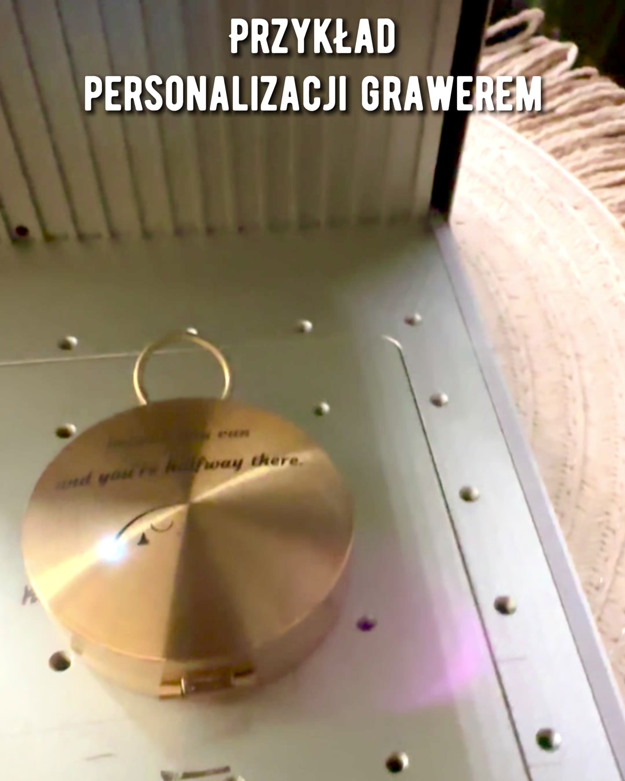 Retro Stílusú Navigációs Iránytű – Hordozható és Precíz Iránymeghatározó Eszköz Utazók és Felfedezők Számára. Gravírozás, személyre szabás.