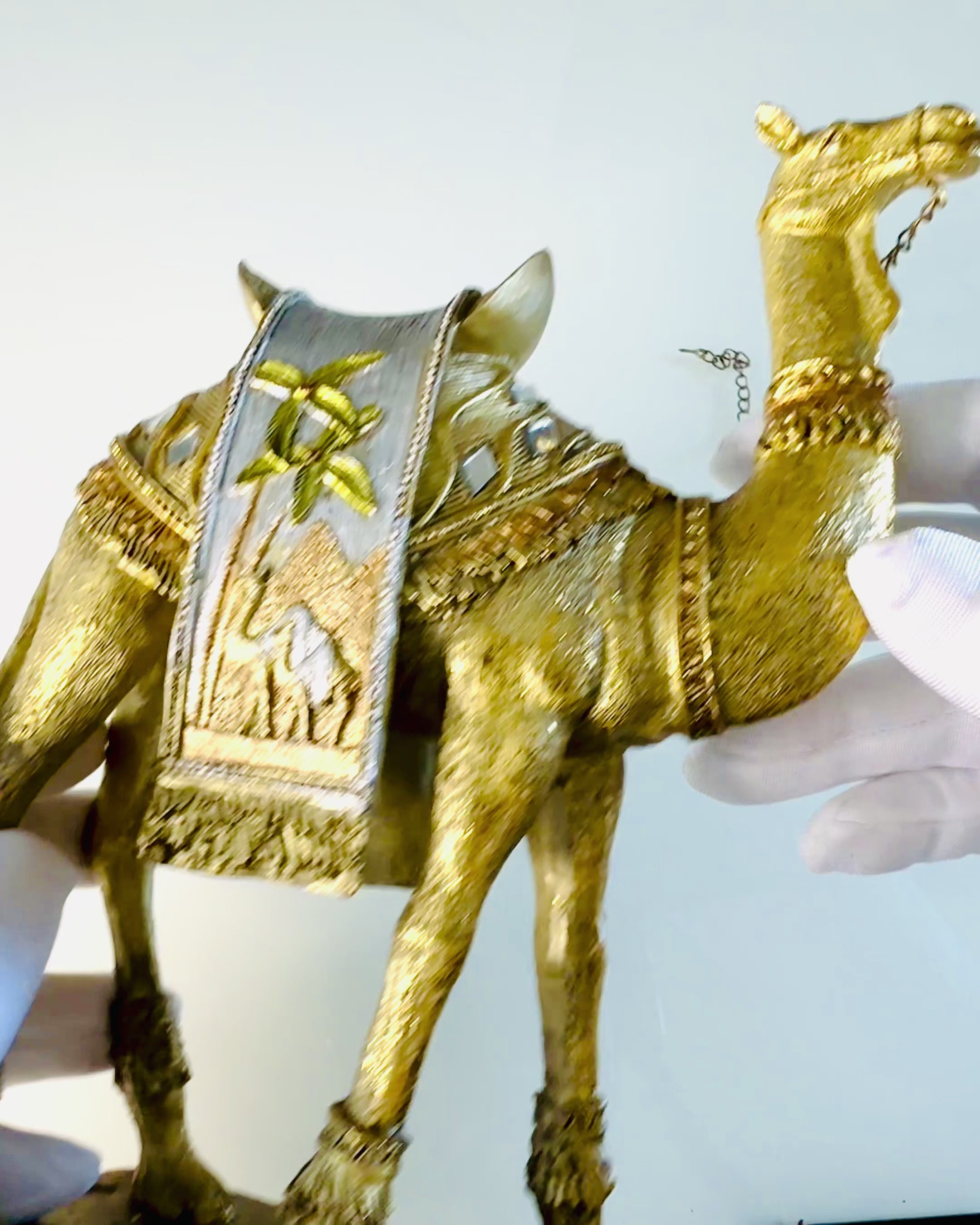 Dekoratív Sivatagi Vándor Szobor Gyantából Készült Teve Gravírozási Lehetőséggel