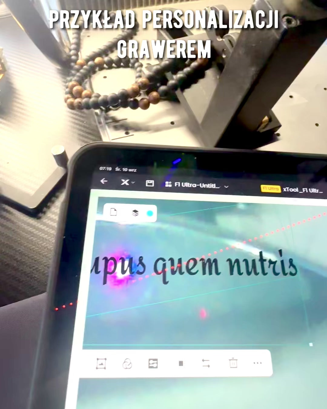 Az Erő Nyila, Nyaklánc Fekete Obszidiánnal és Fa Gyöngyökkel, személyre szabás gravírozással ajándékba