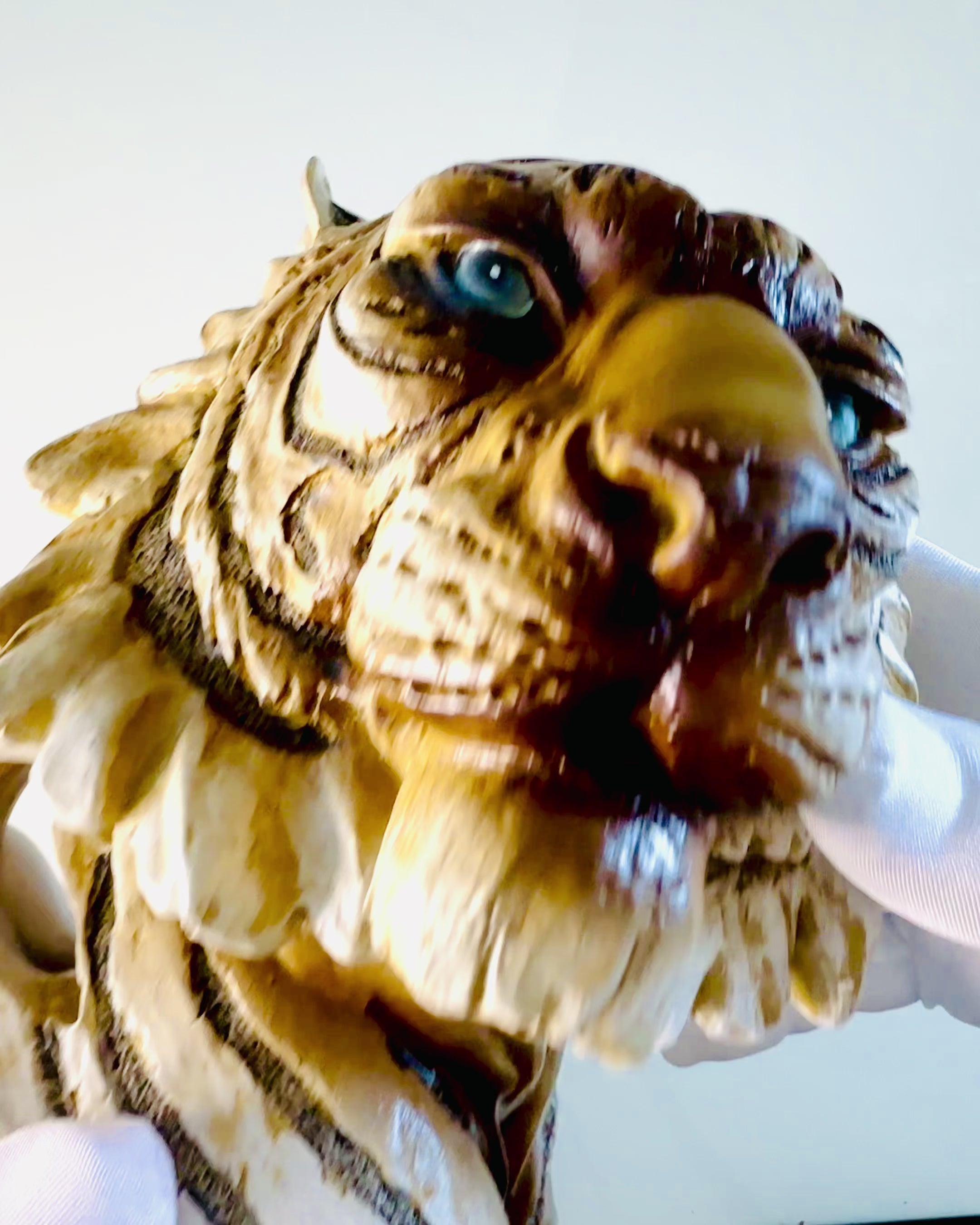 "Dzsungel Királya Tigris" szobor gravírozási lehetőséggel, 29 cm magas figura, ajándék dekoráció