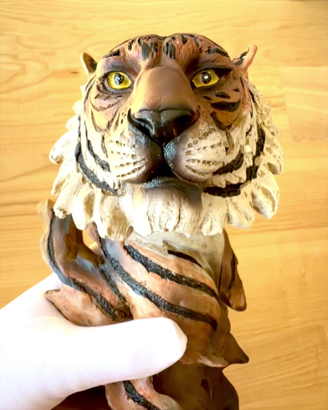 "Dzsungel Királya Tigris" szobor gravírozási lehetőséggel, 29 cm magas figura, ajándék dekoráció
