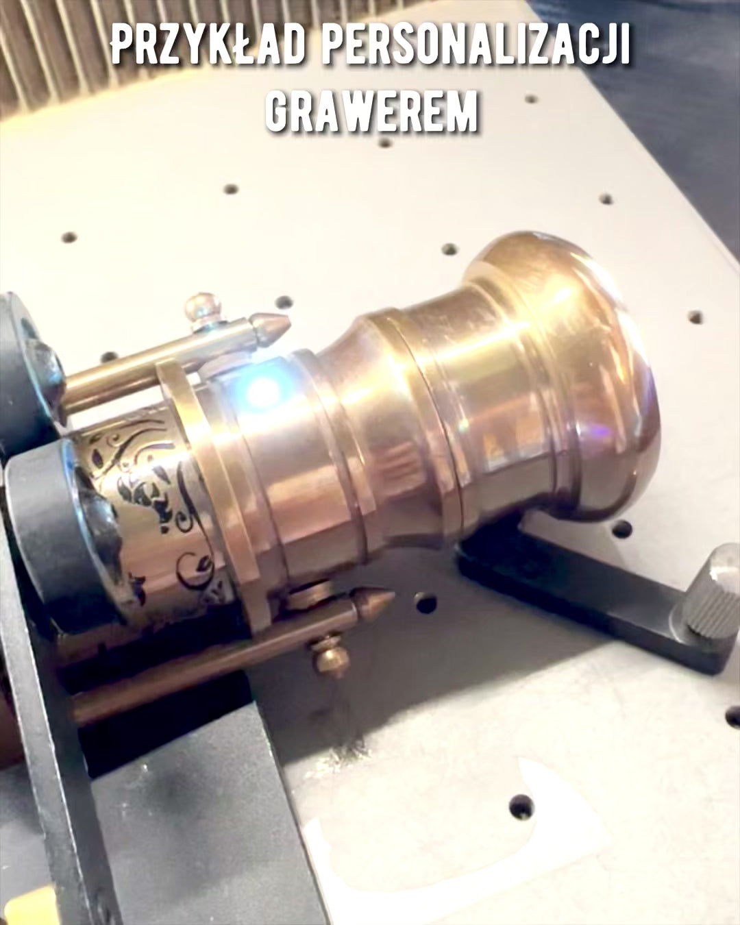 Laska Nawigator 2.0 z kompasem i ukrytą lunetą, możliwość personalizowania grawerem na prezent