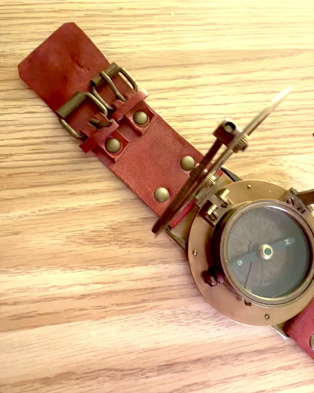 Napóra "Antyczny Kompas", karóra iránytűvel, személyre szabható gravírozással