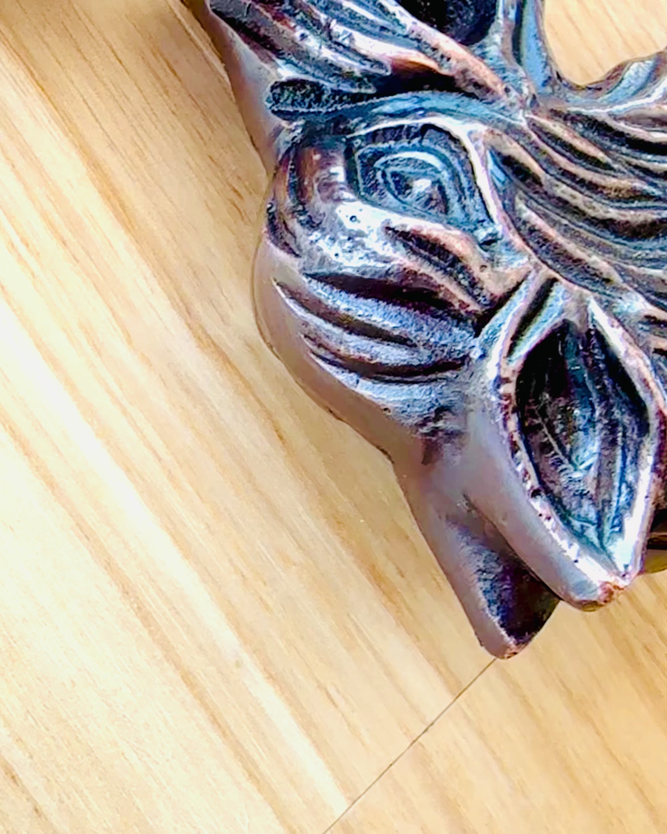 Laska Spacerowa Wolf - indiai mangófa gravírozási lehetőséggel, barna arany díszítések