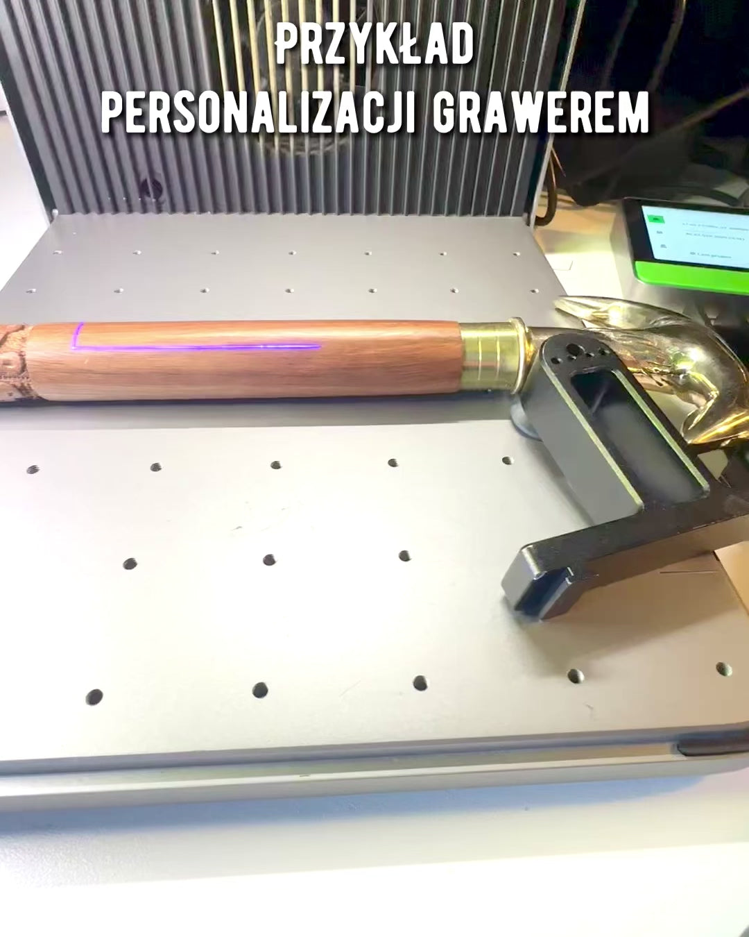 Kézzel faragott utazóbot, sétáláshoz "Királyi Vándor" barna színben mintákkal