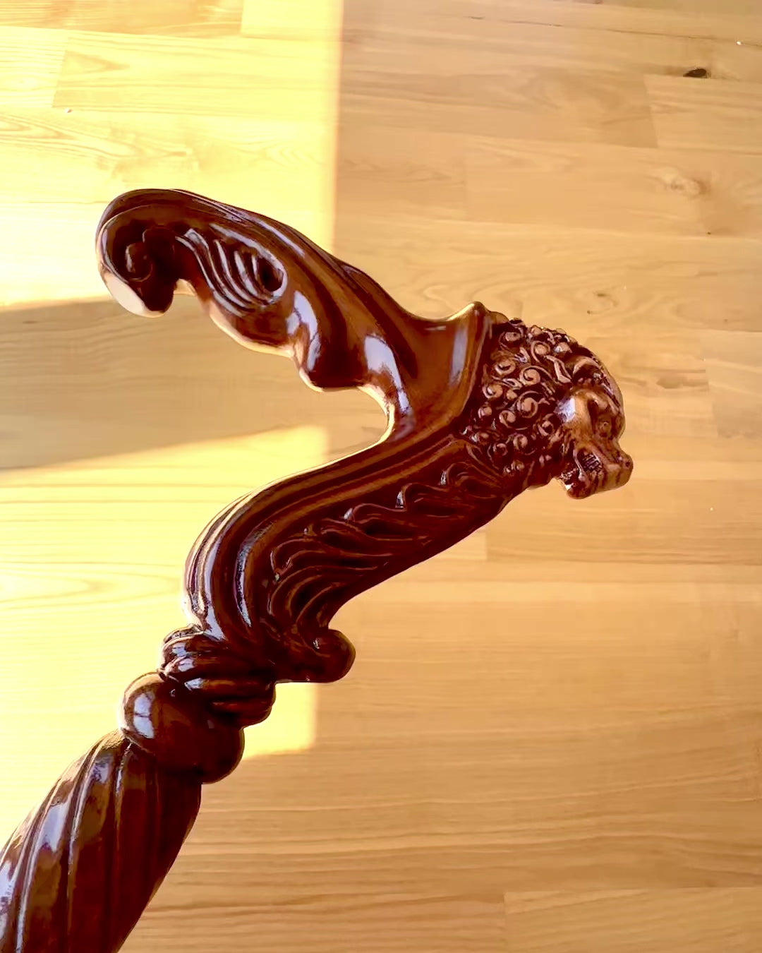 Fa "Król Dżungli" sétabot, gravírozással személyre szabható