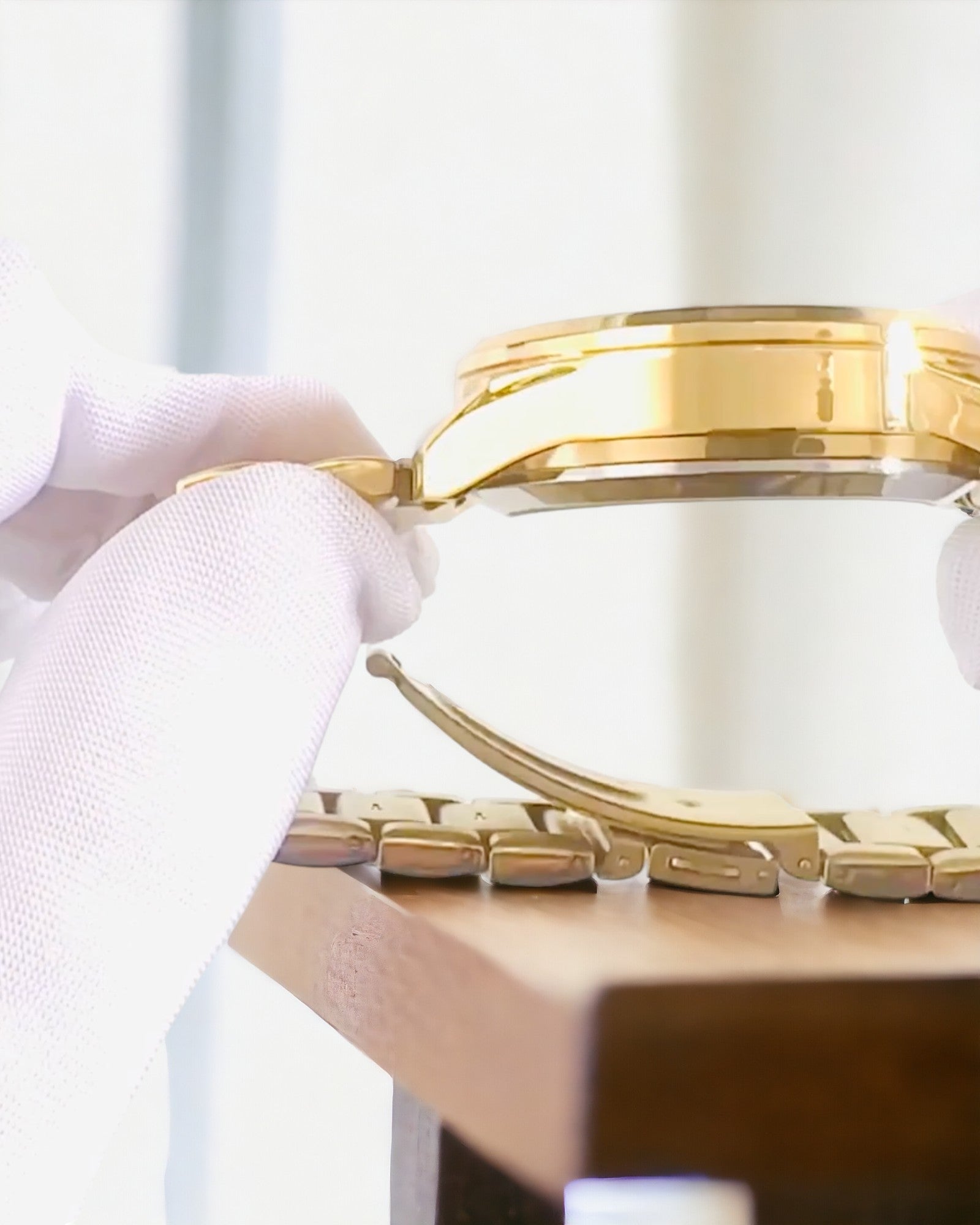 Férfi Sportóra Kétoldalas, Átlátszó Kvarc Szerkezettel és Alumínium Karkötővel – Ideális Ajándék. Személyre szabás gravírozással