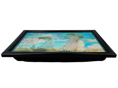 Podstawka pod laptopa C. Monet, Kobieta z Parasolem, personalizowana z możliwością grawerunku, elegancka i artystyczna, 30.5x40.5cm, idealna na prezent