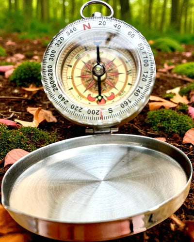 Vízálló Réz Iránytű Világító Hatással - Szükséges Túrázáshoz és Kempingezéshez, személyre szabható gravírozással