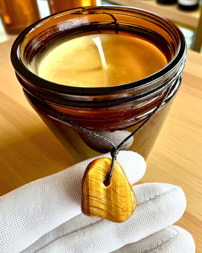 Intenciós gyertya Tigris Erő – Magabiztosság és jólét, 250 ml, a kupak személyre szabásának lehetősége ajándékba