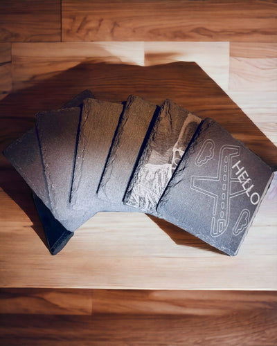 Természetes kőből készült, személyre szabott gravírozással ellátott alátét kávéhoz, teához – Négyzet, kör, hatszög, 10 cm