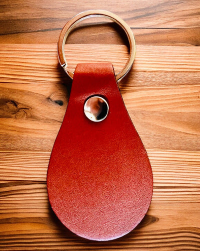 Személyre szabható gravírozott PU bőr kulcstartó - 5 színben elérhető