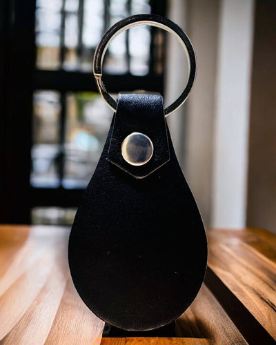 Személyre szabható gravírozott PU bőr kulcstartó - 5 színben elérhető