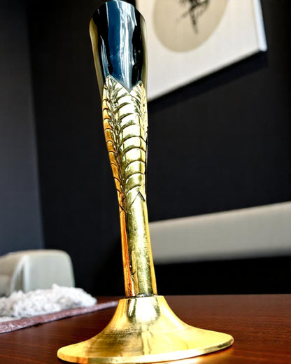 „A Kézművesség Szelleme” pohár bivalyszarvból és sárgarézből – kézzel készített Indiában, 22 cm, gravírozással személyre szabható ajándék