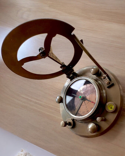 Kapitány Iránytű Explorer 2 – személyre szabható gravírozással ajándékba, 2 választható színváltozatban