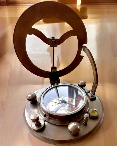 Kapitány Iránytű Explorer 2 – személyre szabható gravírozással ajándékba, 2 választható színváltozatban