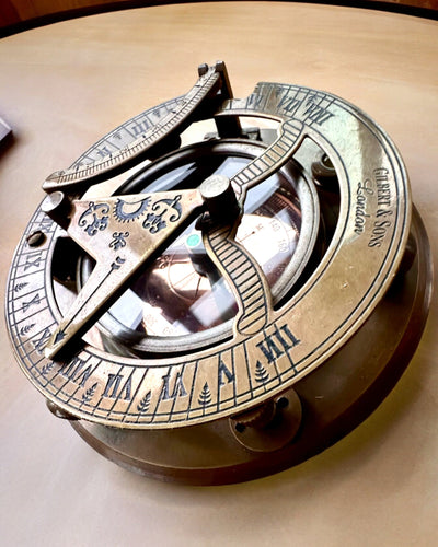 Kapitány Iránytű Explorer 2 – személyre szabható gravírozással ajándékba, 2 választható színváltozatban