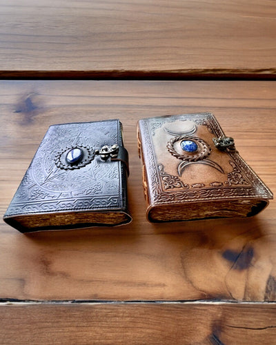 Prémium Napló, Antik minta, Bőr Jegyzetfüzet "Varázslatos Krónika" 200 oldal, 2 választható változat, személyre szabás gravírozással