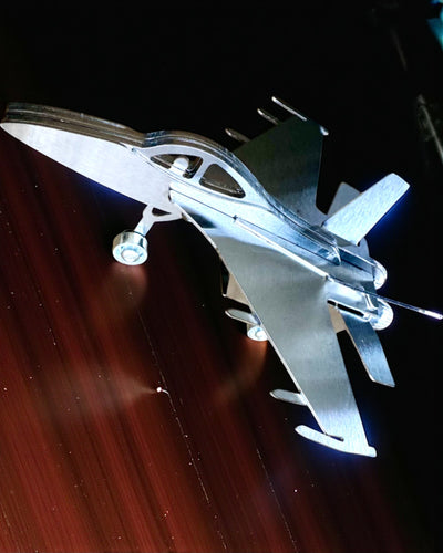 Fém Vadászgép Modell „SkyRaptor” – rozsdamentes acél, személyre szabott gravírozás ajándékba